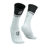 Skarpetki sportowe męskie - COMPRESSPORT Skarpetki kompresyjne do biegania MID COMPRESSION SOCKS V2.0 white/black - miniaturka - grafika 1