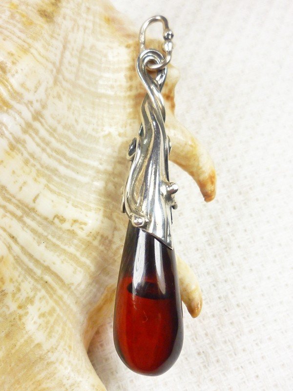 Wisiorek srebrny z bursztynem, handmade 622-29