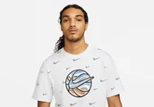 Koszulki męskie - Nike Swoosh Ball Tee White - miniaturka - grafika 1
