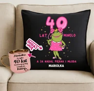 Gadżety dla niej i dla niego - Zestaw prezentowy na 40 urodziny dla kobiety - kubek oraz poduszka z imieniem - miniaturka - grafika 1