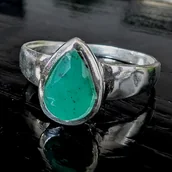 Pierścionki - Szmaragdowy pierścień - miniaturka - grafika 1
