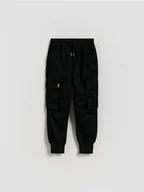 Spodnie i spodenki dla chłopców - Reserved - Joggery z kieszeniami - czarny - miniaturka - grafika 1