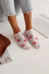 Stopki damskie bawełniane jasno różowe w stylowy wzór róż Milena - Skarpetki damskie - miniaturka - grafika 1