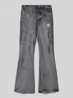 Spodnie i spodenki dla chłopców - Spodnie z poszerzaną nogawką i wyhaftowanym logo - miniaturka - grafika 1