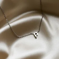 Łańcuszki - Naszyjnik męski łańcuszek srebrny z literą P ze stali szlachetnej - miniaturka - grafika 1