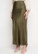 Spódnice - Ciemnozielona Satynowa Spódnica Maxi Shapas - miniaturka - grafika 1