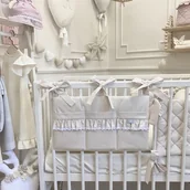 Organizery na łóżeczko - ORGANIZER Z FALBANKĄ I KORONKĄ BEŻOWY - miniaturka - grafika 1