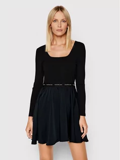 Sukienki - Calvin Klein Jeans Sukienka dzianinowa J20J217682 Czarny Regular Fit - grafika 1