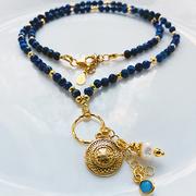 Naszyjniki - Anemon Atelier NASZYJNIK lapis lazuli z perłą i monetą - miniaturka - grafika 1
