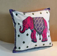 Poszewki na poduszki - Dekoracyjna poduszka 45x45 cm z Niewidocznym Zamkiem - Bawełna, Haft - miniaturka - grafika 1