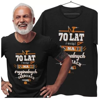 Koszulki męskie - Koszulka na urodziny prezent 70 lat na siedemdziesiątkę 70 lat i wciąż na oryginalnych częściach DTF - grafika 1