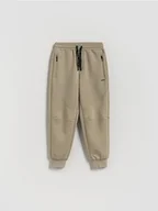 Spodnie i spodenki dla chłopców - Reserved - Dzianinowe spodnie - oliwkowy - miniaturka - grafika 1