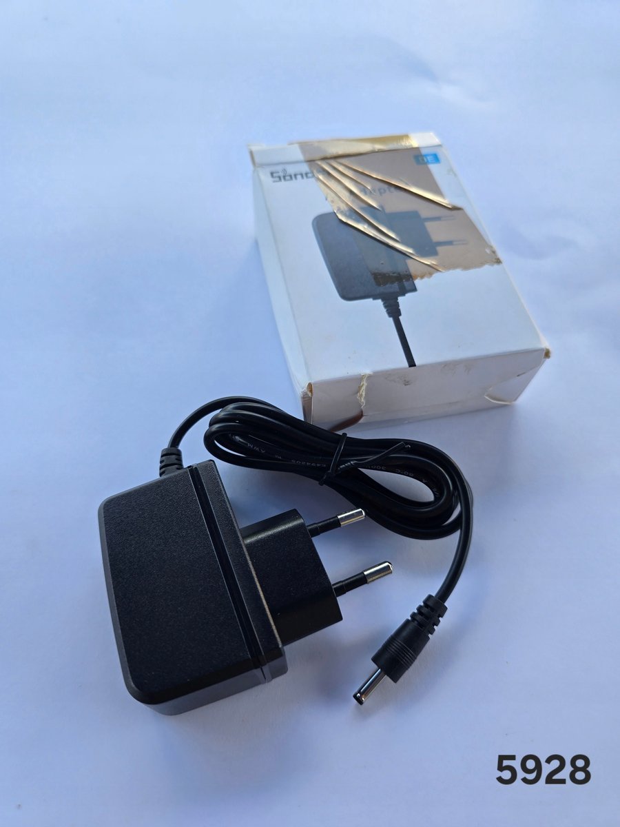 AC adapter nowy (5928-32)