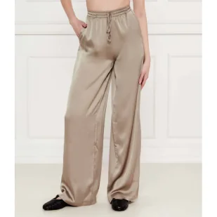 GUESS Satynowe spodnie INES flare fit - Spodnie damskie - miniaturka - grafika 1