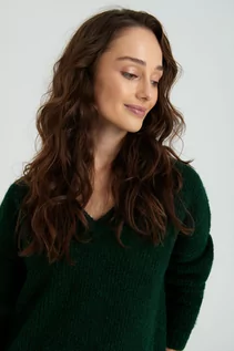 Swetry damskie - Klasyczny sweter z dekoltem w serek, butelkowa zieleń - Greenpoint - grafika 1
