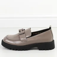 Półbuty damskie - Beżowe skórzane lakierowane półbuty damskie Vinceza 62187 - miniaturka - grafika 1