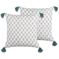 Poduszki dekoracyjne - 2 bawełniane poduszki dekoracyjne w kwiaty z frędzlami 45 x 45 cm biało-niebieskie CORNUS - miniaturka - grafika 1