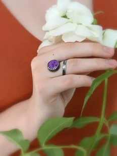 Pierścionek regulowany z sugilitem - Pierścionki - miniaturka - grafika 1