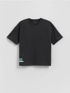 Koszulki dla chłopców - Reserved - Bawełniany t-shirt z nadrukiem - ciemnoszary - miniaturka - grafika 1