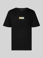 Koszulki męskie - T-shirt z nadrukiem z logo i okrągłym dekoltem - miniaturka - grafika 1