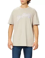 Koszulki męskie - Urban Classics Męski T-shirt z krótkim rękawem, oversize, z logo w stylu baseballowym, przekrojone ramiona, okrągły dekolt, rozmiar S do 5XL, chmura, M - miniaturka - grafika 1