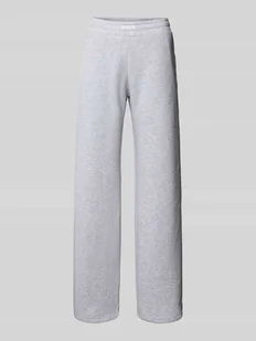 Spodnie dresowe z szeroką nogawką i detalem z logo - Spodnie sportowe damskie - miniaturka - grafika 1