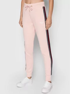 Spodnie sportowe damskie - Guess Spodnie dresowe Abigail O1RA32 K9Z21 Różowy Regular Fit - grafika 1