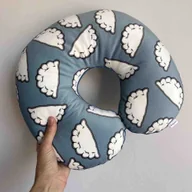 Akcesoria podróżnicze - Poduszka podróżna rogal pierogi niebieski - miniaturka - grafika 1