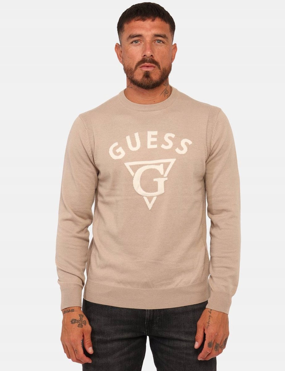 GUESS BEŻOWY SWETER MĘSKI Z OKRĄGŁYM DEKOLTEM I LOGO S 1GŁA