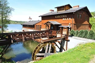 Romantyczna kolacja w Restauracji Karczma Młyn - Mazury - Czasopisma - miniaturka - grafika 1