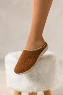 Kapcie damskie - Brązowe kapcie damskie Inblu obuwie domowe z materiału typu baranek z ozdobną lamówką wkładka soft VG969299 - miniaturka - grafika 1