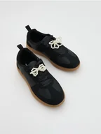Buty dla dziewczynek - Reserved - Trampki z perełkami - czarny - miniaturka - grafika 1
