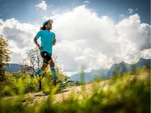 COMPRESSPORT Koszulka biegowa TRAIL HALF-ZIP FITTED SS TOP hawaiian/shaded ocean - Koszulki sportowe męskie - miniaturka - grafika 5