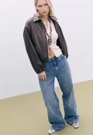 Kurtki damskie - Stradivarius Pikowana bomberka ze sztucznej skóry Brązowy S - miniaturka - grafika 1