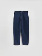 Spodnie i spodenki dla chłopców - Reserved - Bawełniane spodnie chino - granatowy - miniaturka - grafika 1