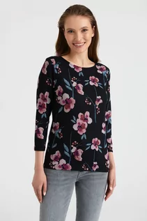Swetry damskie - Klasyczny sweter z rękawem 3/4, nadruk w różowe kwiaty - Greenpoint - grafika 1
