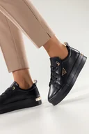 Półbuty damskie - Czarne sneakersy skórzane damskie creepersy na ozdobnej platformie sznurowane na cholewce złota ozdoba Carla 7688 - miniaturka - grafika 1