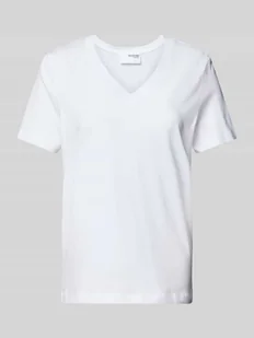 T-shirt z dekoltem w serek model ‘ESSENTIAL’ - Koszulki i topy damskie - miniaturka - grafika 1