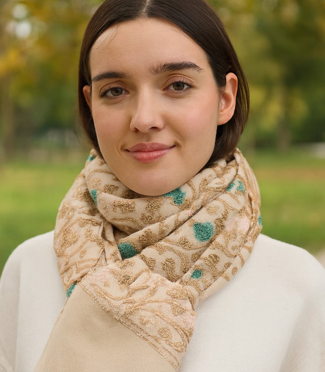 Wzorzysty szal damski z frędzlami
