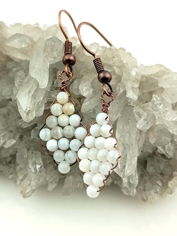 Masa perłowa - kolczyki miedziane, wymiary 4.1x1.2 cm, waga 1.5 grama, rękodzieło