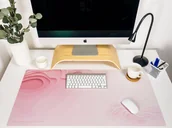 Podkładki na biurko - Mata na biurko z elementami graficznymi - różowa [Rozmiar: 90 cm x 45 cm]/Accurate - miniaturka - grafika 1