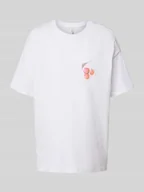 Koszulki i topy damskie - T-shirt o kroju regular fit z nadrukiem z motywem model ‘VIVVI’ - miniaturka - grafika 1