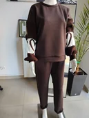 Dresy damskie - Masełkowy dres z dzianinowymi rękawami - czekoladowy One size - miniaturka - grafika 1