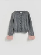 Swetry damskie - Reserved - Kardigan z futrzanymi mankietami - szary - miniaturka - grafika 1