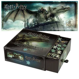 The Noble Collection 1,000 piece jigsaw of Harry, Hermione's and Ron's dramatic escape from the Gringott's Bank on the back of the Ukranian Ironbelly dragon. Measuring 34"""""""""""""""" X 13"""""""""""""""" when assembled. - Puzzle - miniaturka - grafika 1