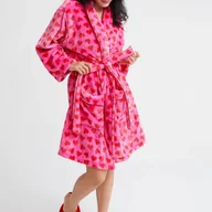 Szlafroki damskie - Szlafrok damski w serduszka - Różowy - miniaturka - grafika 1
