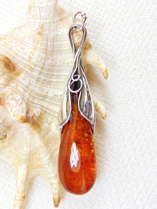 Wisiorek srebrny z bursztynem, handmade 640-22