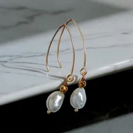 Kolczyki - LUX. Srebrne perły - kolczyki na długich biglach - miniaturka - grafika 1