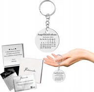 Breloki - Radziszewska Jewellery Personalizowany Brelok do Kluczy Kalendarz z Datą Dzień Mamy GRAWER - miniaturka - grafika 1