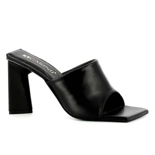 Czarne klapki na obcasie CARINII - Carinii - Klapki i japonki damskie - miniaturka - grafika 1